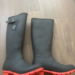 Kamik rain boots size 8 grey with pink sole